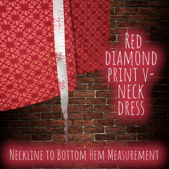 Red Diamond Print V-Neck Dress - Picture 4 of 10